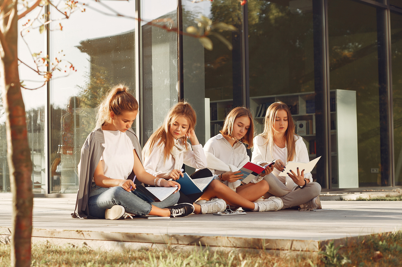 students-campus_1.jpg